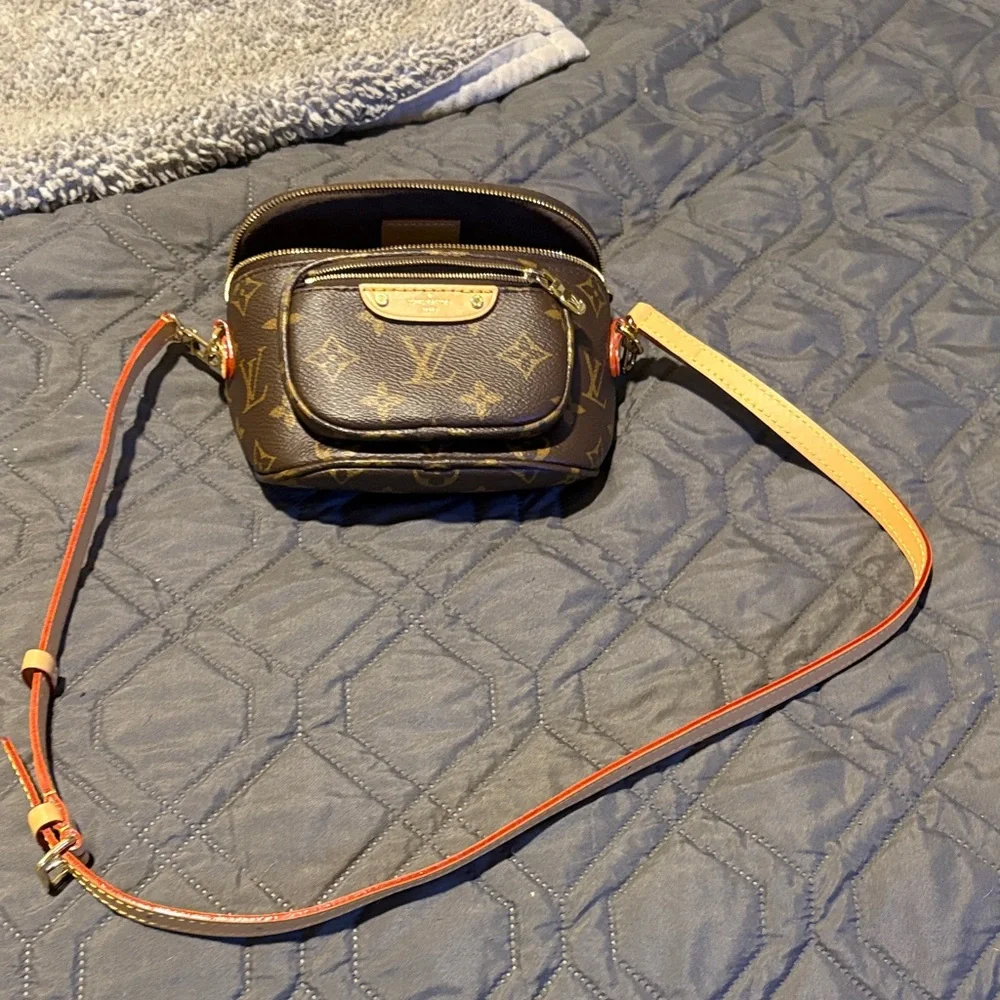 Louis Vuitton Monogram Mini Bum Bag - Picture 2 of 9